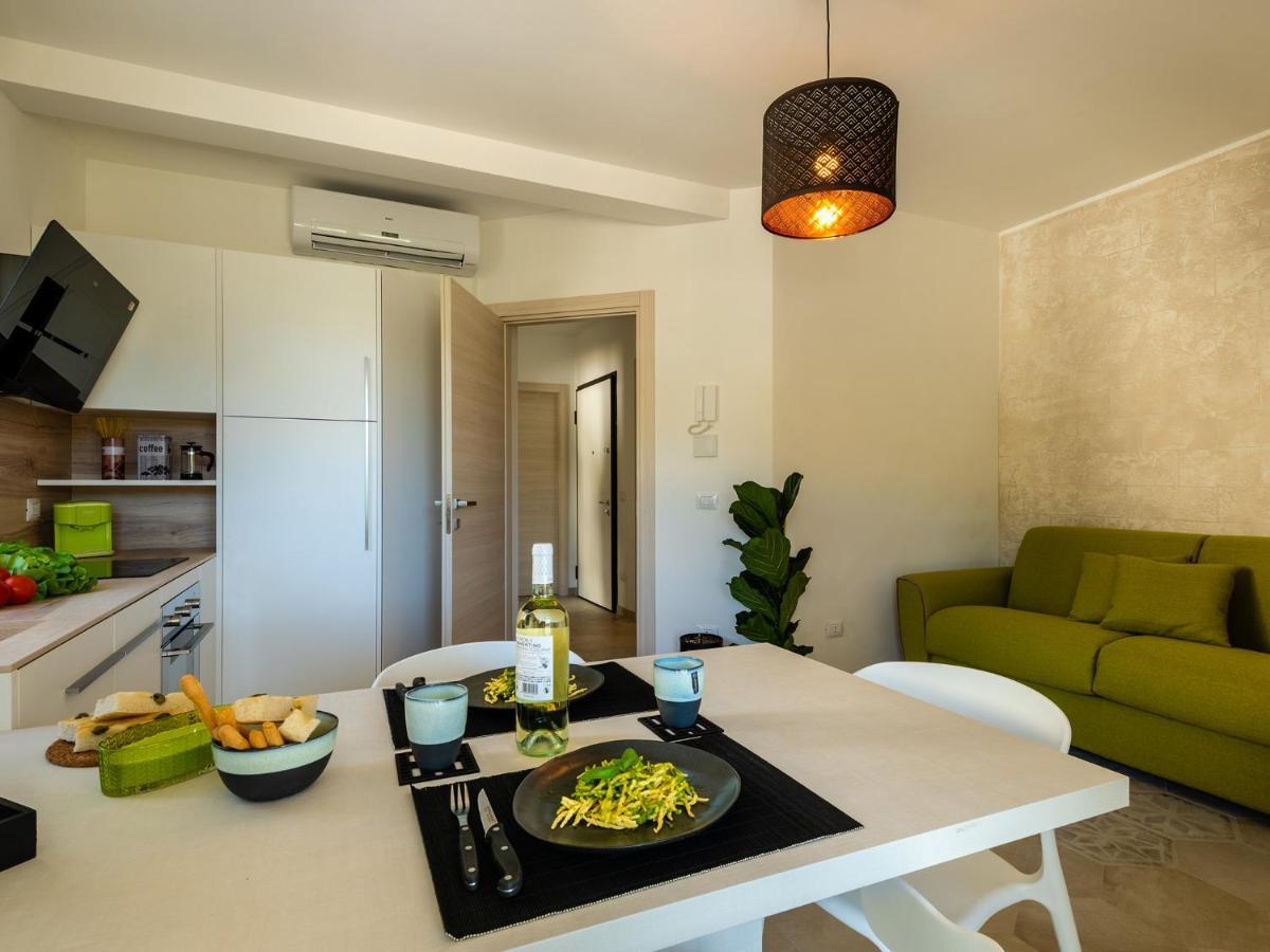 Hanbury With Swimming Pool And Parking In Appartamento